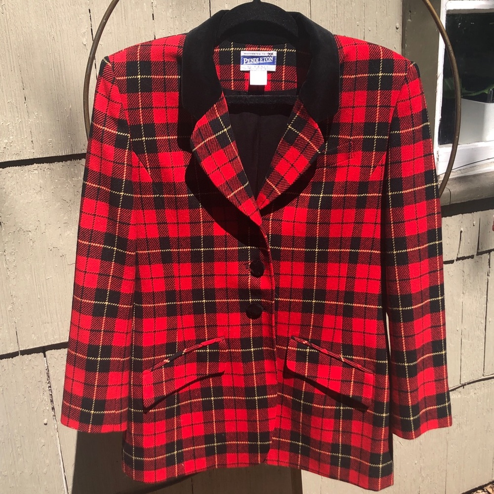 Pendleton 100% Wool plaid blazer, velvet collar
